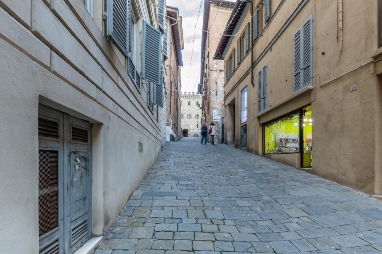 Lady Glam Siena Central Bagian luar foto