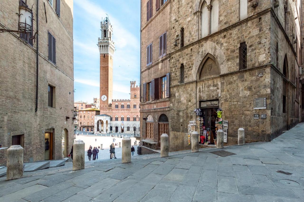 Lady Glam Siena Central Bagian luar foto